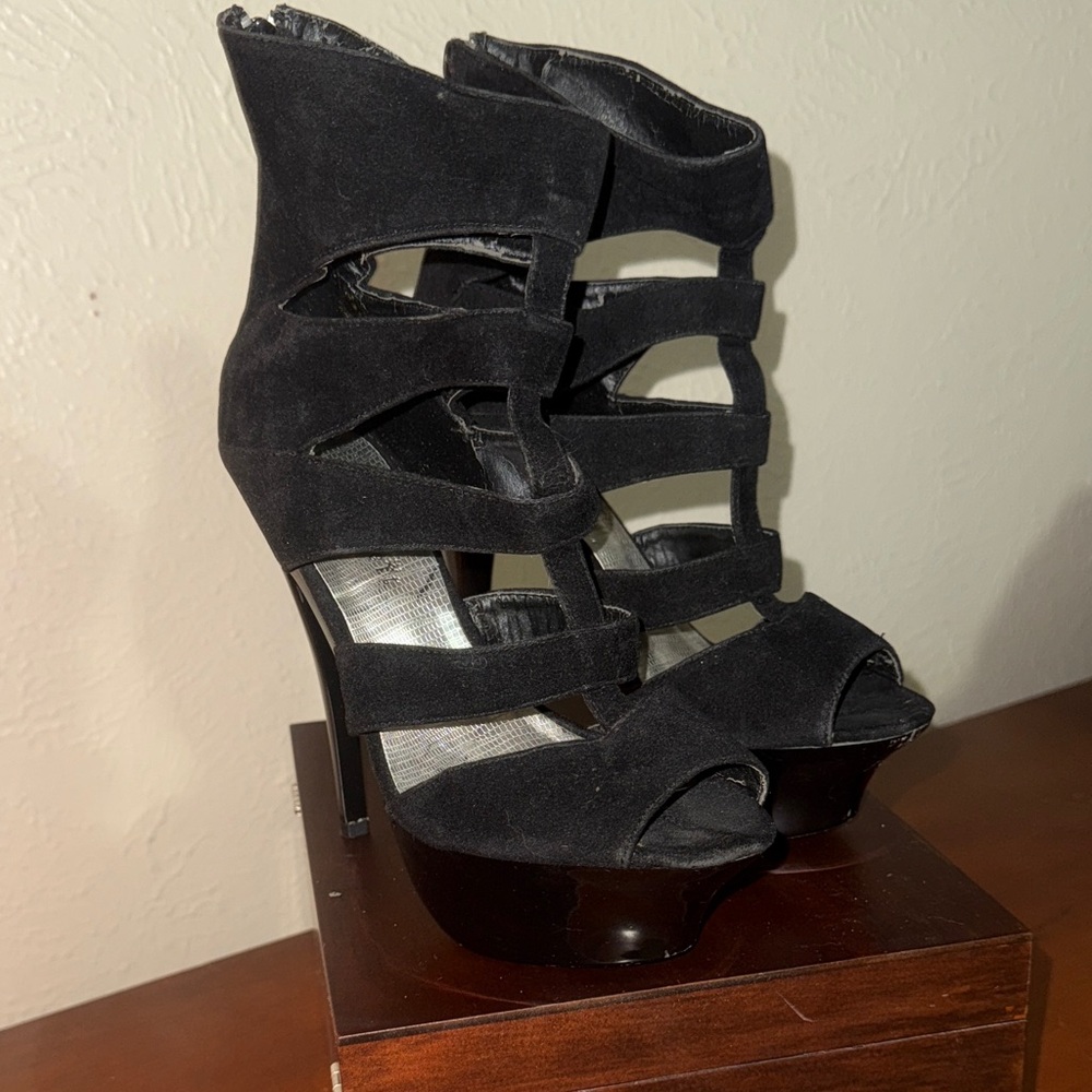 Fahrenheit Black Strappy Platform Heels